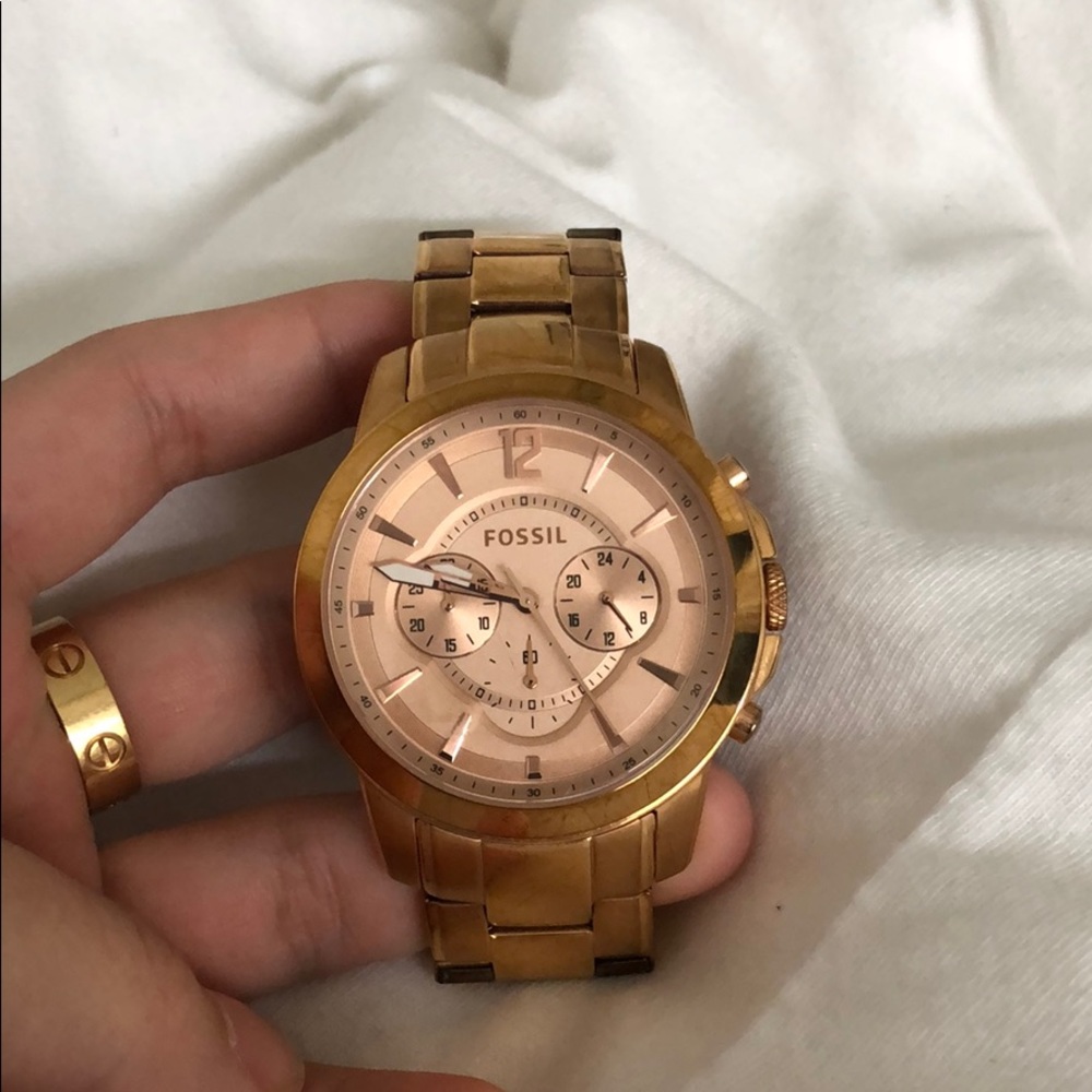 Rose gold fossil watch
